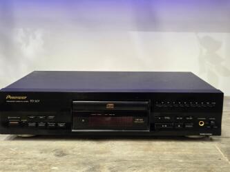 Compact Disc Player PD-702 4 977729 453973  1