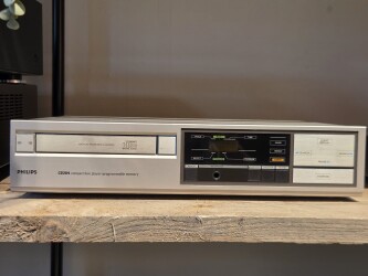 CD204 Compact Disc Player 0006113