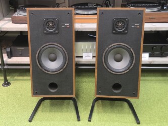 SS-E30 Speakers met Vogels stands 509845
